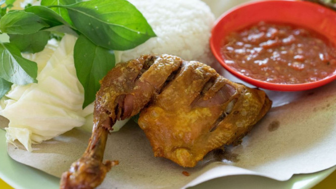 Ayam Goreng Turangga: Warisan Rempah yang Menggoda Lidah Cilacap